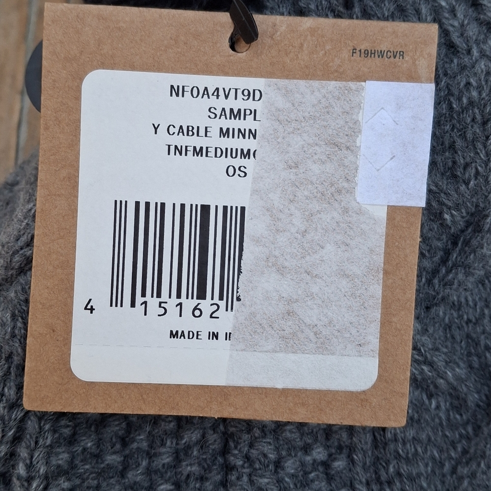 The North Face Cable Knit Beanie Hat. NWT - Picture 7 of 7